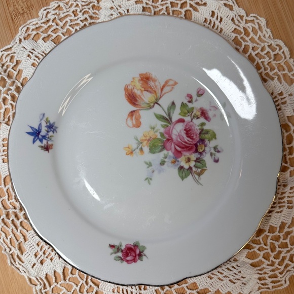 Vintage Kahla Floral Saucer Plate | GDR East Germany | Scalloped Gold Rim - Picture 2 of 5